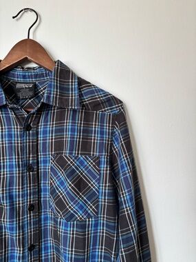 Shouthouse plaid button up